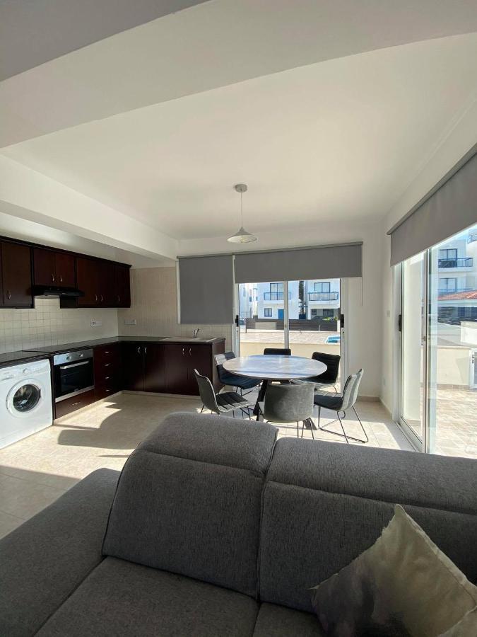 Cosy Apartment In Kato Paphos With Pool Access Eksteriør billede
