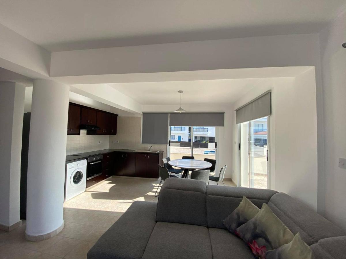 Cosy Apartment In Kato Paphos With Pool Access Eksteriør billede