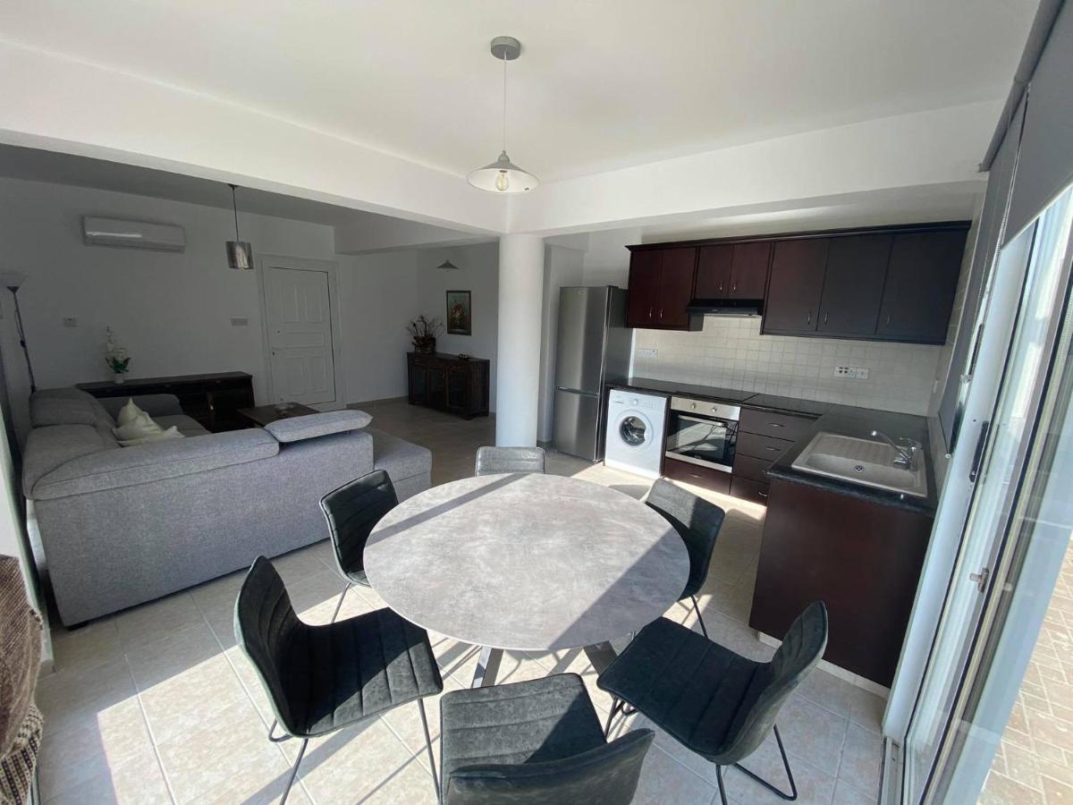 Cosy Apartment In Kato Paphos With Pool Access Eksteriør billede