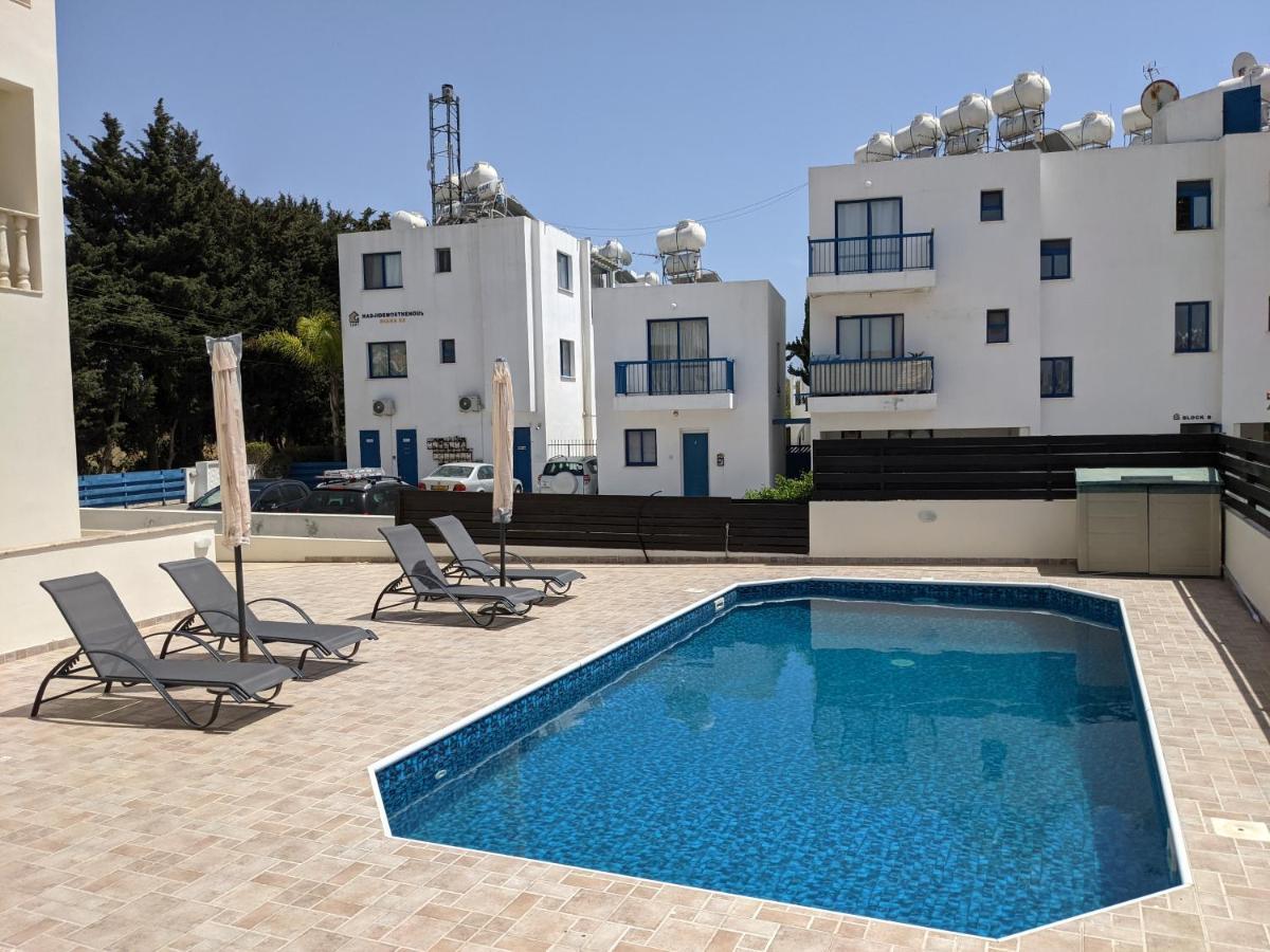 Cosy Apartment In Kato Paphos With Pool Access Eksteriør billede